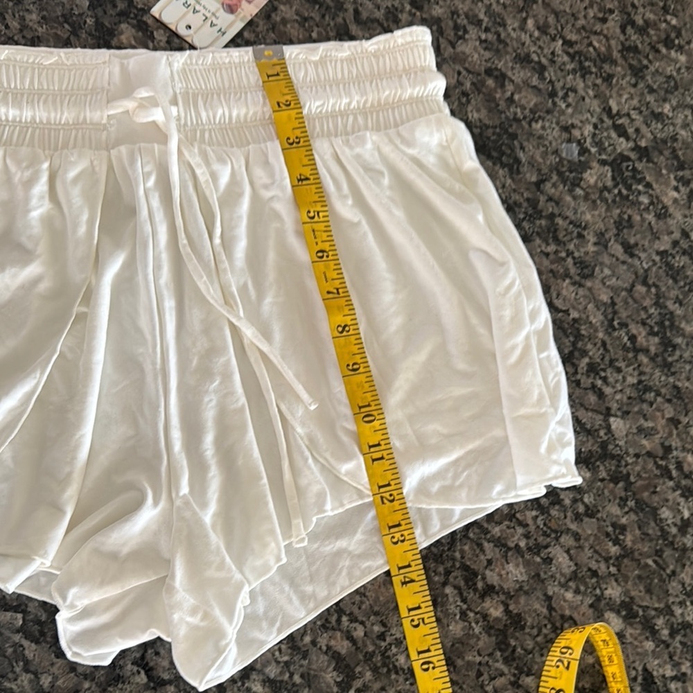Halara off White elastic Shorts NWT M - Picture 11 of 11